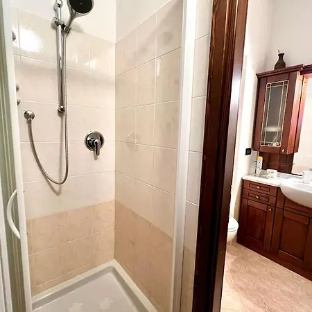 Due Passi Dal Centro - *